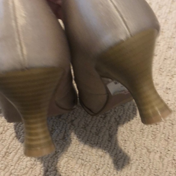 Jellypop Gold Satin heels pumps shoes size 7 - Picture 6 of 7